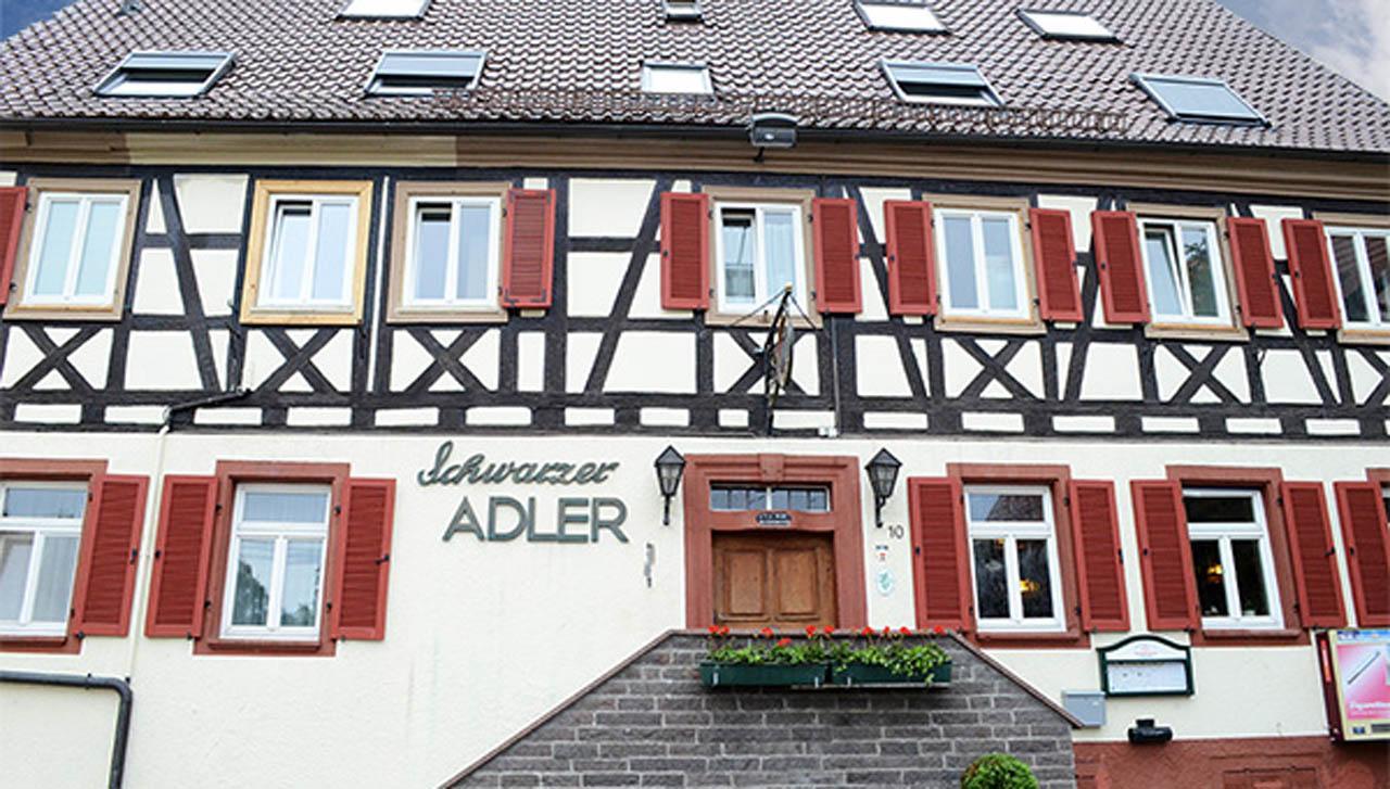 Landhotel Schwarzer Adler Tiefenbronn Exterior foto